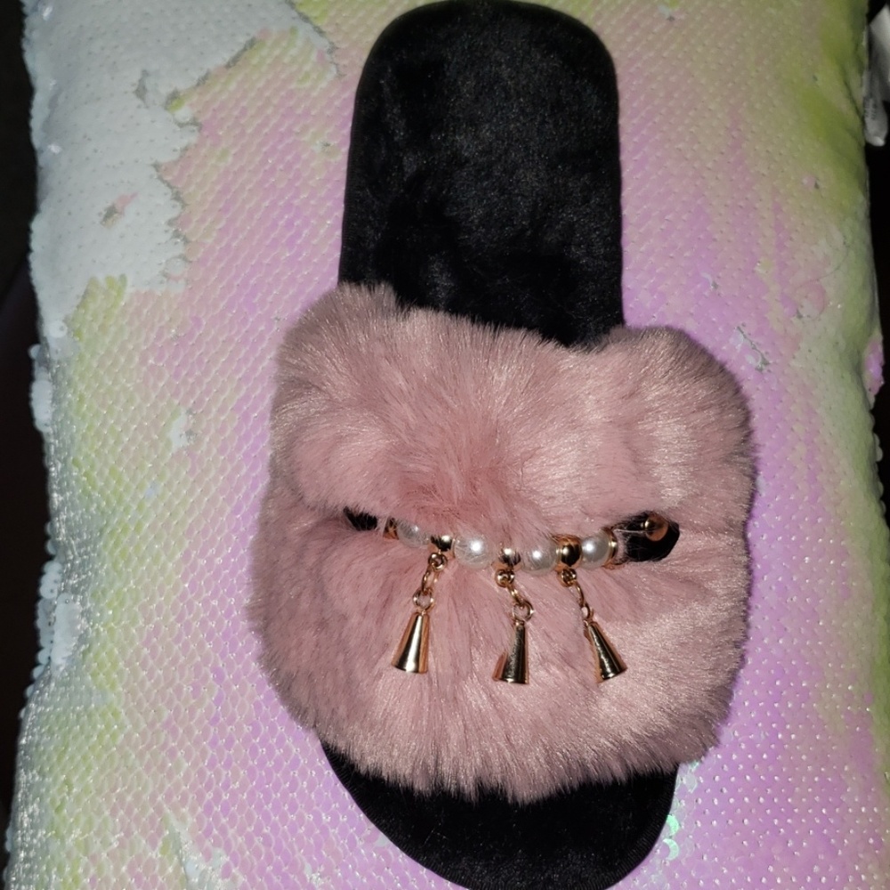 ❗Last One❗ Fuzzy Slippers - Picture 5 of 5